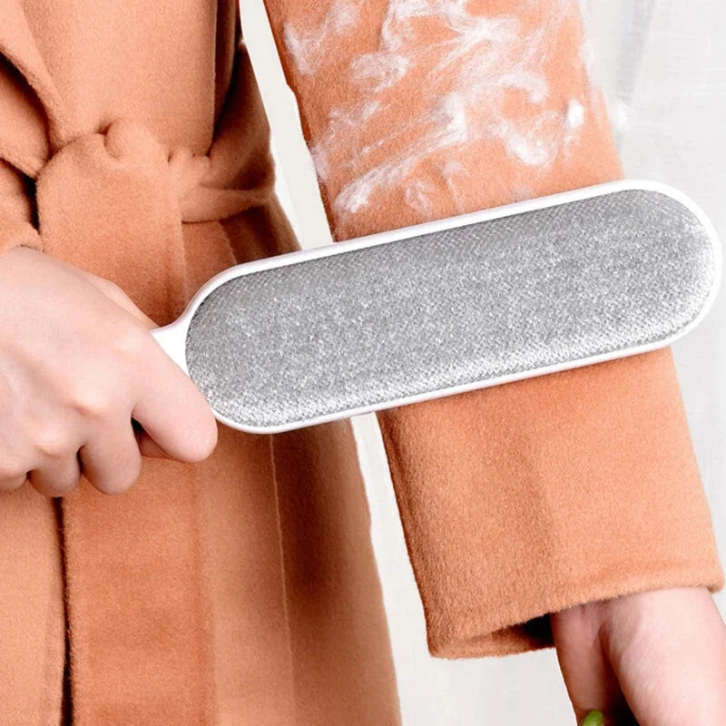 Brosse à Vêtements Multi-Textiles disponible sur Mon Portant Vetement